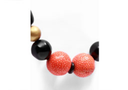 COLLAR NEGRO BOLAS SHAGREEN ROJAS